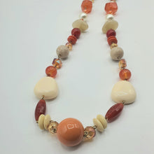 Carica l&#39;immagine nel visualizzatore di Gallery, Collana lunga chiodata con resine colorate e cristalli