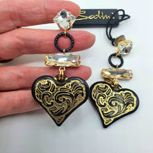 Carica l&#39;immagine nel visualizzatore di Gallery, Orecchini pendenti in metallo placcato oro, anallergici con cristalli e cuore nero
