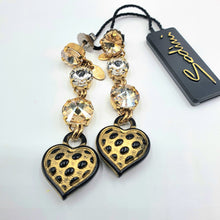 Carica l&#39;immagine nel visualizzatore di Gallery, Orecchini pendenti con cristalli e cuore nero in resina