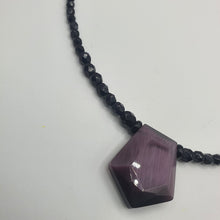 Carica l&#39;immagine nel visualizzatore di Gallery, Girocollo in cristalli neri con centrale in quarzo idrotermale