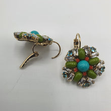 Carica l&#39;immagine nel visualizzatore di Gallery, Coppia di orecchini a monachella con cristalli multicolor