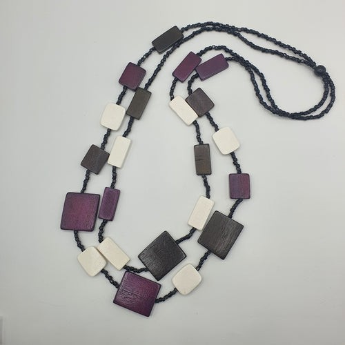 Collana lunga in legno e vetri color nero, marrone, panna, prugna