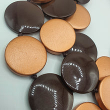 Carica l&#39;immagine nel visualizzatore di Gallery, Collana a tre fili con cordoncino, resine e legni