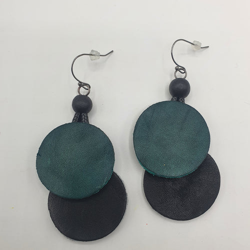 Coppia di orecchini pendenti con dischi in pelle nero e verde