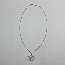 Carica l&#39;immagine nel visualizzatore di Gallery, Girocollo in argento 925 con ciondolo a forma di fiore in plexiglass e strass Swarovski.