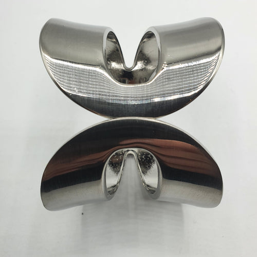 Bracciale manetta, rigido in acciaio rodiato.