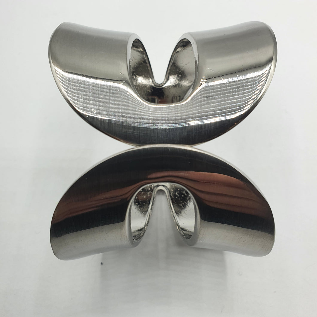 Bracciale manetta, rigido in acciaio rodiato.