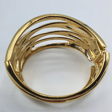 Carica l&#39;immagine nel visualizzatore di Gallery, Bracciale rigido, modello manetta acciaio placcato oro.