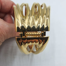 Carica l&#39;immagine nel visualizzatore di Gallery, Bracciale rigido, modello manetta acciaio placcato oro.