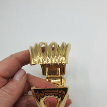 Carica l&#39;immagine nel visualizzatore di Gallery, Bracciale rigido, modello manetta acciaio placcato oro.