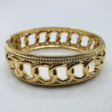 Carica l&#39;immagine nel visualizzatore di Gallery, Bracciale rigido, modello  manetta,  in acciaio placcato oro.