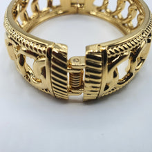 Carica l&#39;immagine nel visualizzatore di Gallery, Bracciale rigido, modello  manetta,  in acciaio placcato oro.