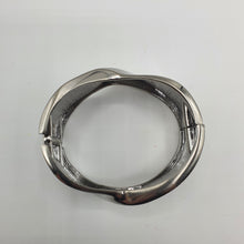 Carica l&#39;immagine nel visualizzatore di Gallery, Bracciale rigido modello manetta in acciaio rodiato.