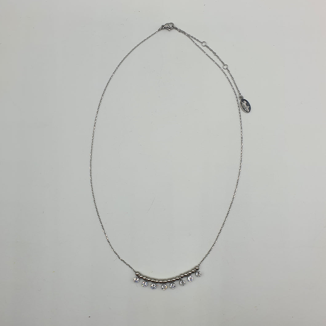 Girocollo in acciaio rodiato e strass pendenti