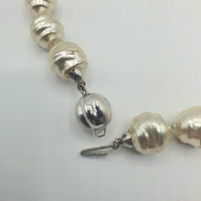 Carica l&#39;immagine nel visualizzatore di Gallery, Collana girocollo in perle scaramazze