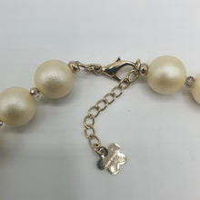 Carica l&#39;immagine nel visualizzatore di Gallery, Collana girocollo perle satinate