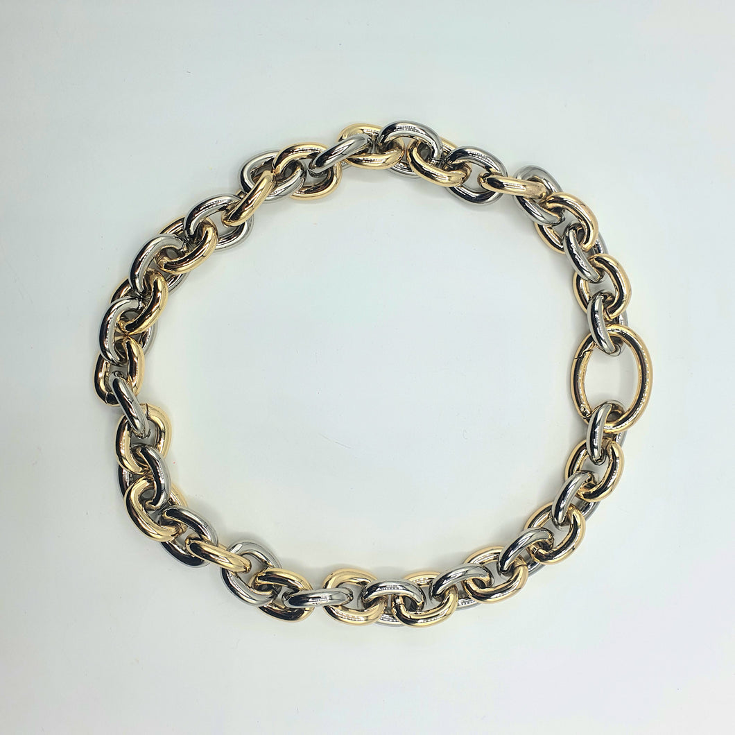 Catena girocollo a maglie ovalizzate placcata oro e rodiata.