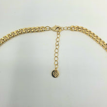 Carica l&#39;immagine nel visualizzatore di Gallery, Collana girocollo a tre fili con cristalli e charms colorati pendenti.