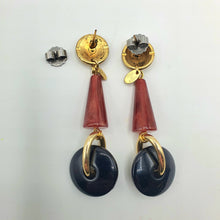 Carica l&#39;immagine nel visualizzatore di Gallery, Orecchini a coppia, pendenti in resina