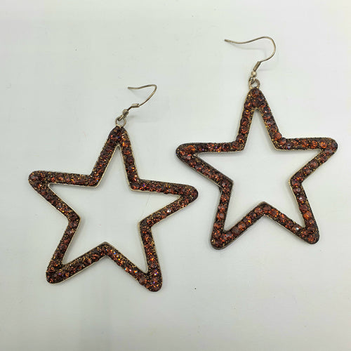 Coppia orecchini anallergici con stella traforata in strass marroni.