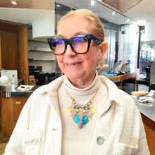 Carica l&#39;immagine nel visualizzatore di Gallery, Collana in catena placcata oro con ciondoli in resina e strass