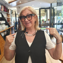 Carica l&#39;immagine nel visualizzatore di Gallery, Girocollo a 3 fili in cristalli, perle e strass bianchi e neri