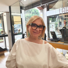 Carica l&#39;immagine nel visualizzatore di Gallery, Coppia di orecchini in plexiglass verde acqua specchiata, modello chandelier e pietre dure