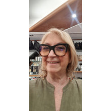 Carica l&#39;immagine nel visualizzatore di Gallery, Orecchini a cerchio rodiati con pendenti in catena e charms dorati e rossi