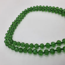 Carica l&#39;immagine nel visualizzatore di Gallery, Collana lunga in cristalli verdi con due boule in resina verdi