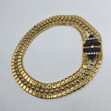Carica l&#39;immagine nel visualizzatore di Gallery, Girocollo 3 fili placcato oro con maglie differenti e chiusura con smalti neri e strass