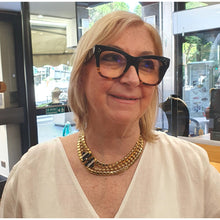 Carica l&#39;immagine nel visualizzatore di Gallery, Girocollo 3 fili placcato oro con maglie differenti e chiusura con smalti neri e strass