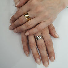 Carica l&#39;immagine nel visualizzatore di Gallery, Walnut - Anello in argento 925