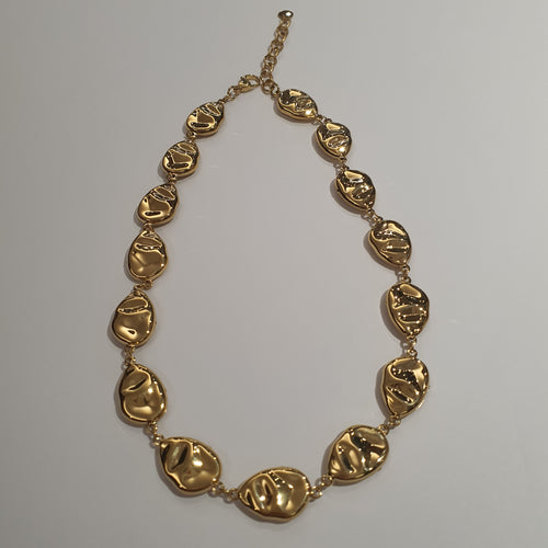 Catena girocollo in acciaio a maglie ovali irregolari martellate placcata oro e rodiata.