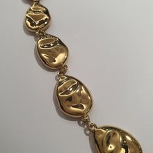 Carica l&#39;immagine nel visualizzatore di Gallery, Catena girocollo in acciaio a maglie ovali irregolari martellate placcata oro e rodiata.