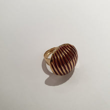 Carica l&#39;immagine nel visualizzatore di Gallery, Anello in ottone, allargabile tondo con smalti bordeaux