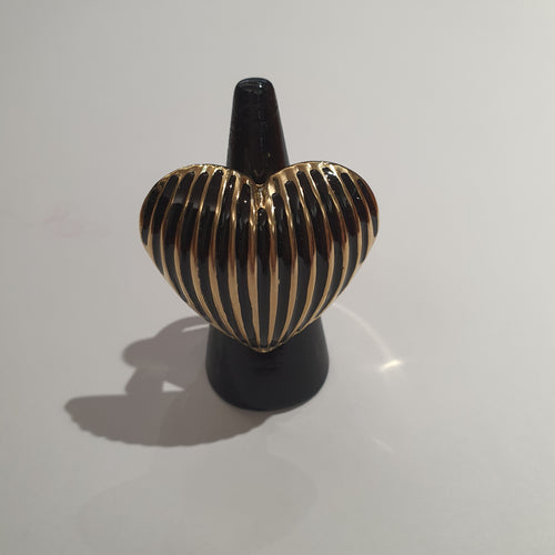 Anello a forma di cuore con smalti neri, allargabile