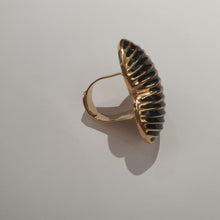 Carica l&#39;immagine nel visualizzatore di Gallery, Anello a forma di cuore con smalti neri, allargabile