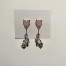 Carica l&#39;immagine nel visualizzatore di Gallery, Coppia orecchini con orsetto pendente