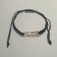 Carica l&#39;immagine nel visualizzatore di Gallery, Bracciale con cordoncino nero e nome in argento 925