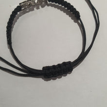 Carica l&#39;immagine nel visualizzatore di Gallery, Bracciale con cordoncino nero e nome in argento 925
