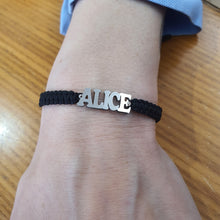 Carica l&#39;immagine nel visualizzatore di Gallery, Bracciale con cordoncino nero e nome in argento 925