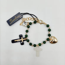 Carica l&#39;immagine nel visualizzatore di Gallery, Bracciale con boule in resina chiodate placcato oro con charms.