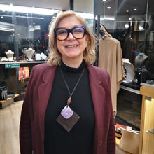 Carica l&#39;immagine nel visualizzatore di Gallery, Collana lunga in pelle e resine