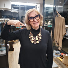 Carica l&#39;immagine nel visualizzatore di Gallery, Collana a tre fili con cordoncino, resine e legni