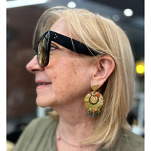 Carica l&#39;immagine nel visualizzatore di Gallery, Orecchini della collezione Tan Mono Tondo di Lebole Maison.