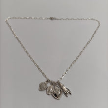 Carica l&#39;immagine nel visualizzatore di Gallery, Collana girocollo in argento con 4 charms con zirconi