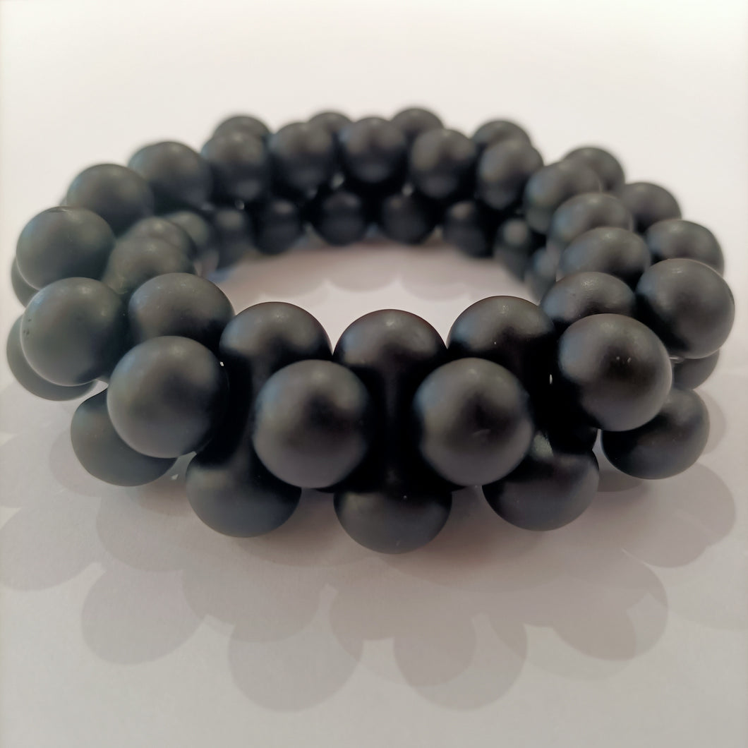 Bracciale in resina nero con boule satinate del brand Sodini