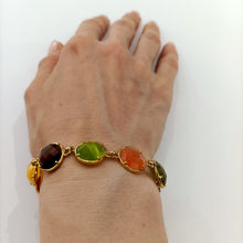 Carica l&#39;immagine nel visualizzatore di Gallery, Bracciale placcato oro con cristalli rotondi marroni, verdi, albicocca e giallo