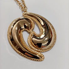 Carica l&#39;immagine nel visualizzatore di Gallery, Collana con catena in ottone galvanizzato oro con ciondolo.