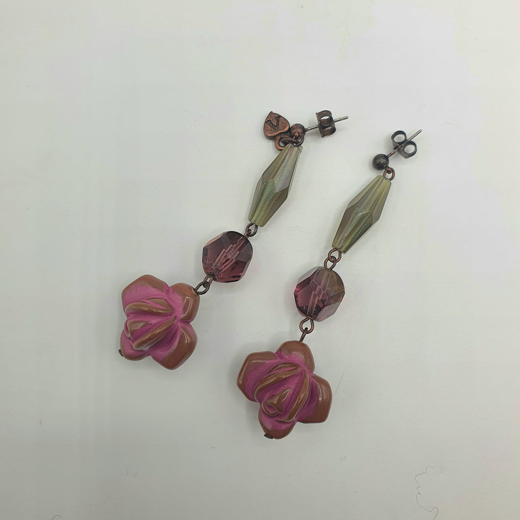 Orecchini pendenti in resina e cristalli